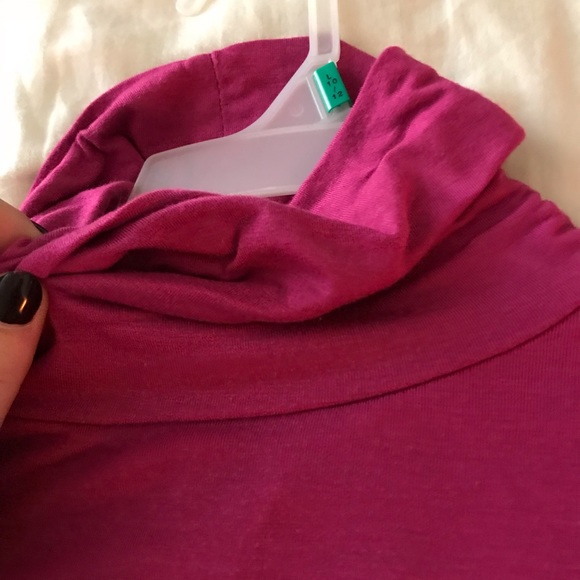 Adorable turtle neck - Picture 2 of 3